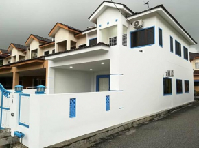 Santorini 4 Bedrooms Full Air Cond Entire Home by Grab A Stay